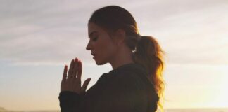 Ação de Graças versículos sobre fé e obras templo de Deus proteção de Deus devocional temor versículos sobre a fidelidade de Deus, aumentar a fé frases para declarar- Reprodução Canva